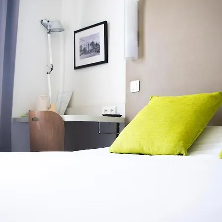 Campanile Centre Acropolis