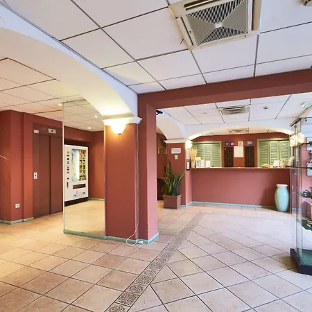 Campanile Centre Acropolis Hotel 3*