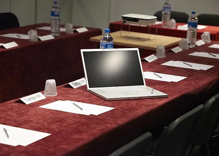 Campanile Centre Acropolis 3*