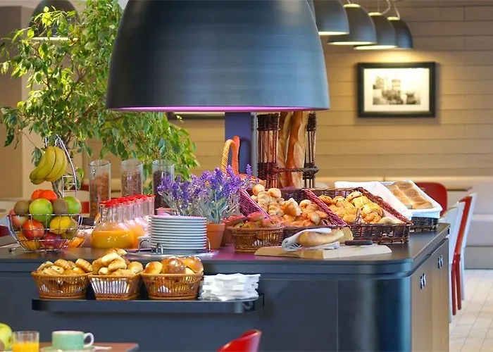 Campanile Centre Acropolis