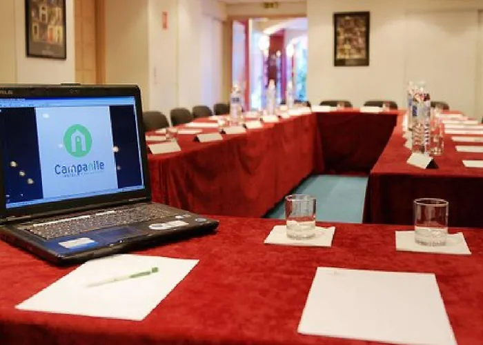 カンパニール サントル アクロポリス 3* ニース