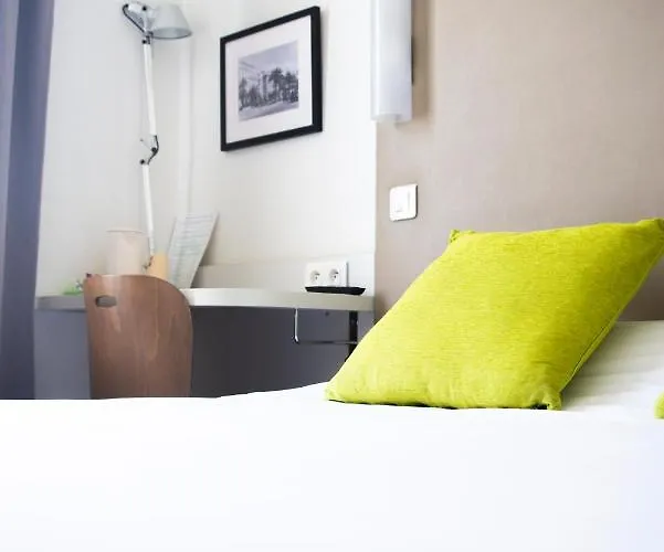 Campanile Centre Acropolis