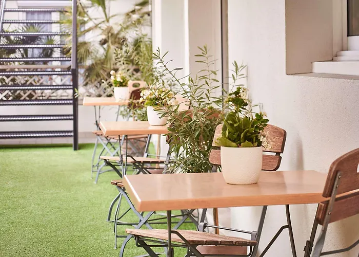 Hotel Campanile Centre Acropolis 3*