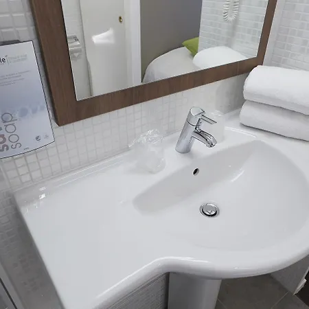 Hotel Campanile Centre Acropolis 3*