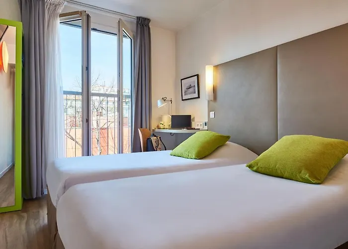 Campanile Centre Acropolis