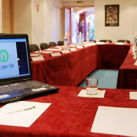 钟楼尼斯中央阿克罗波利斯酒店 3* 尼斯